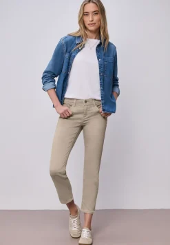Mid Waist straight leg jeans in Slim Fit