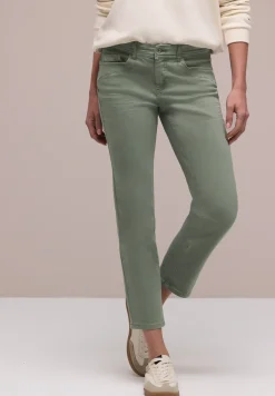 Mid Waist straight leg jeans in Slim Fit