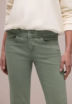 Mid Waist straight leg jeans in Slim Fit