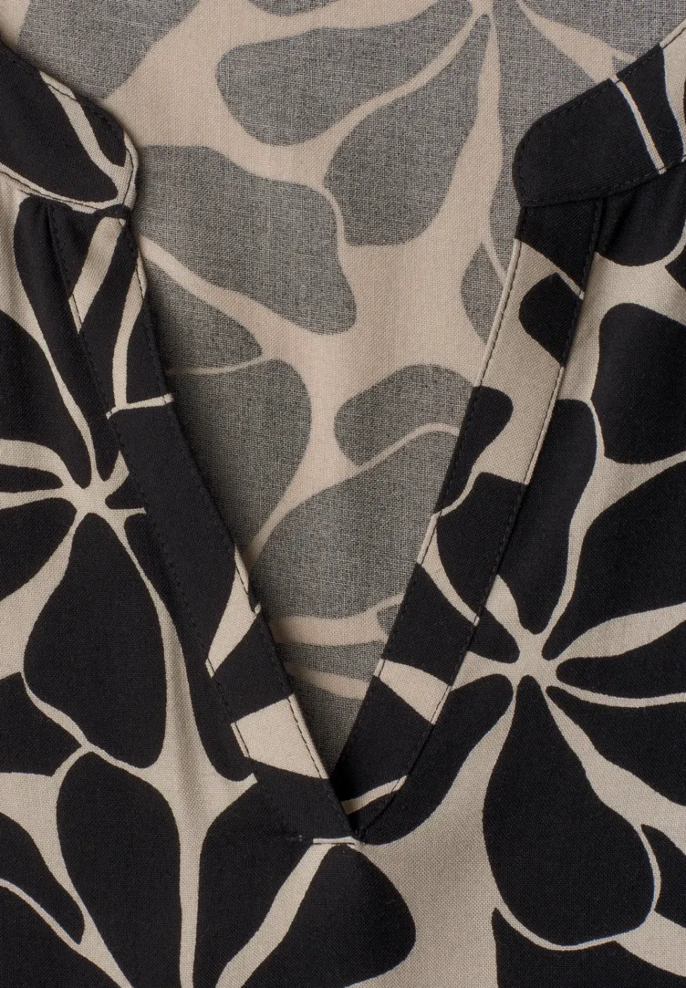 Midi-jurk met gespleten hals in etnische look
