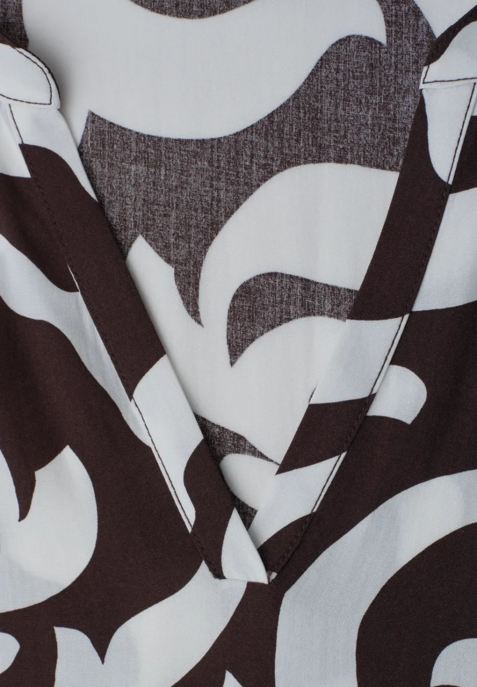 Midi-jurk met gespleten hals en print