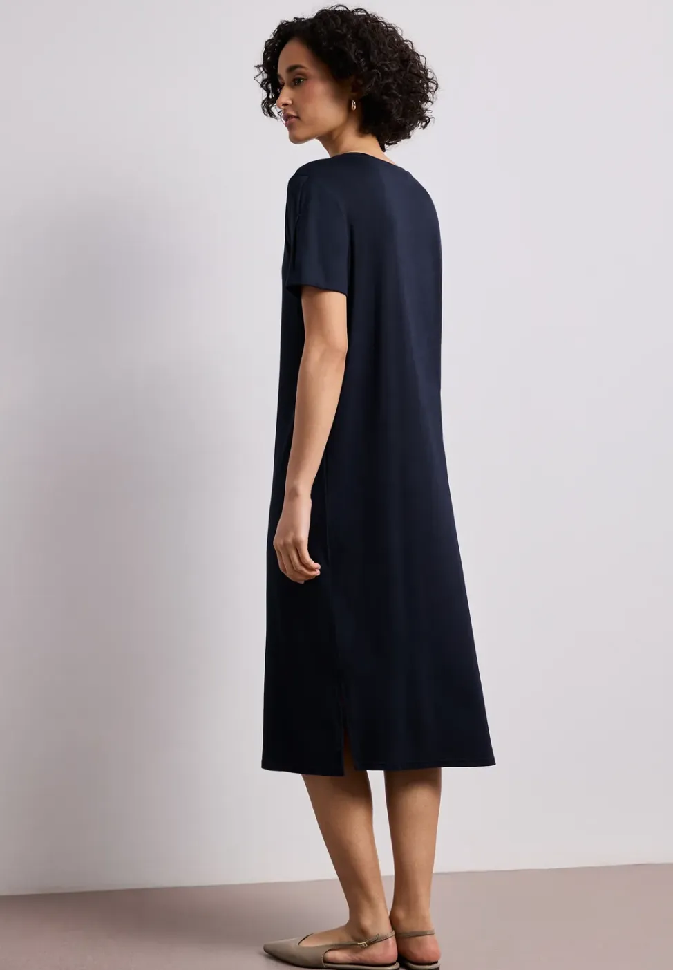 Midi-jurk met korte mouwen en splitdetail