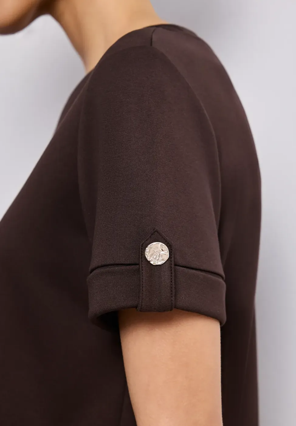 Midi-jurk met ronde hals en knopen