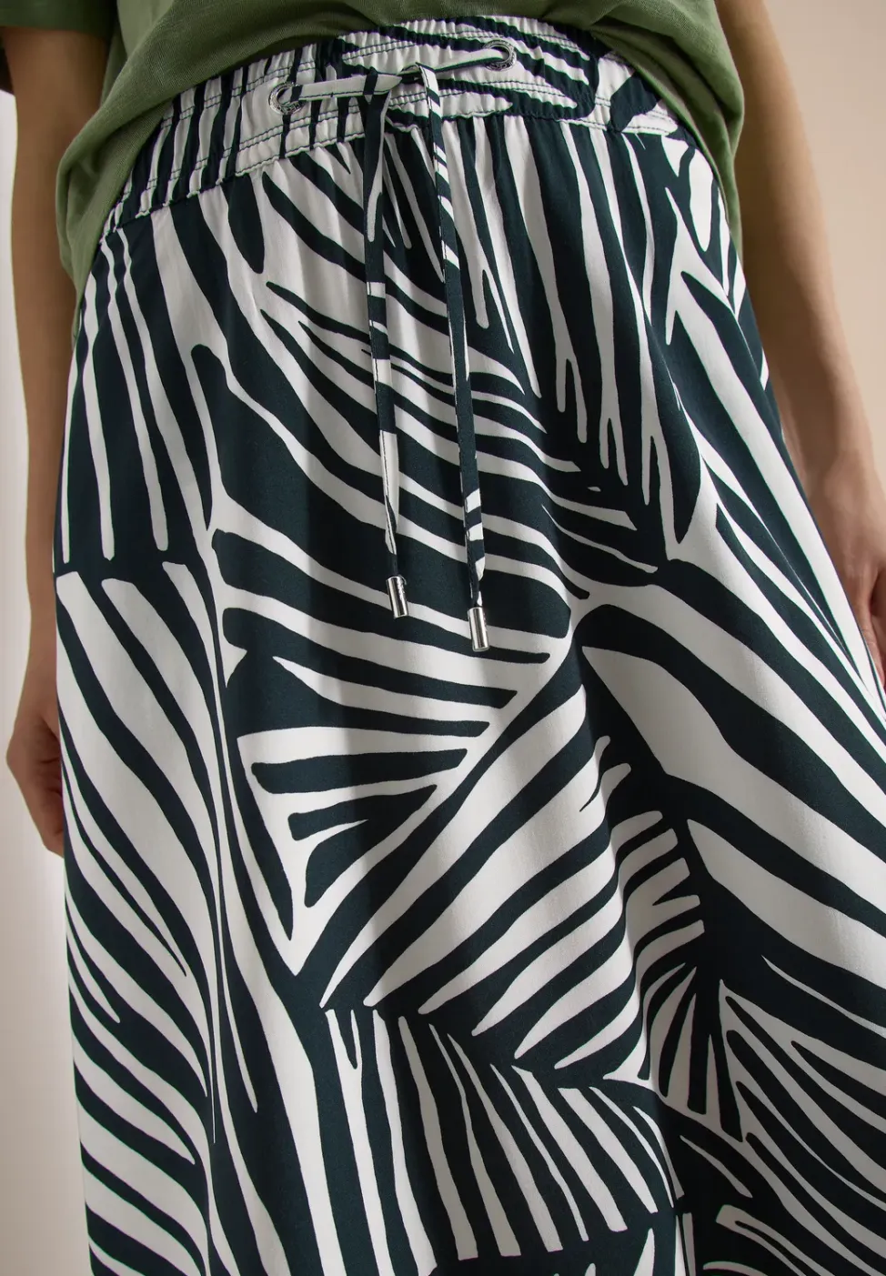 Midirok met grafisch patroon