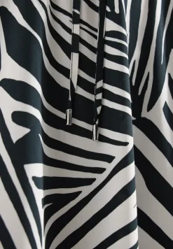 Midirok met grafisch patroon