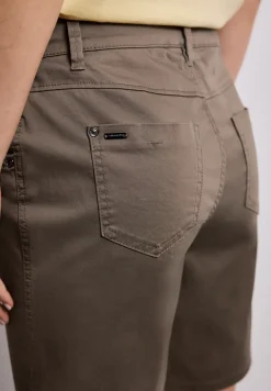 Mid Waist bermuda in satijnen look