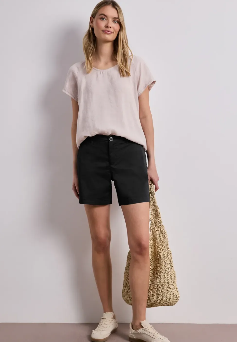 Mid Waist chino shorts in een casual pasvorm