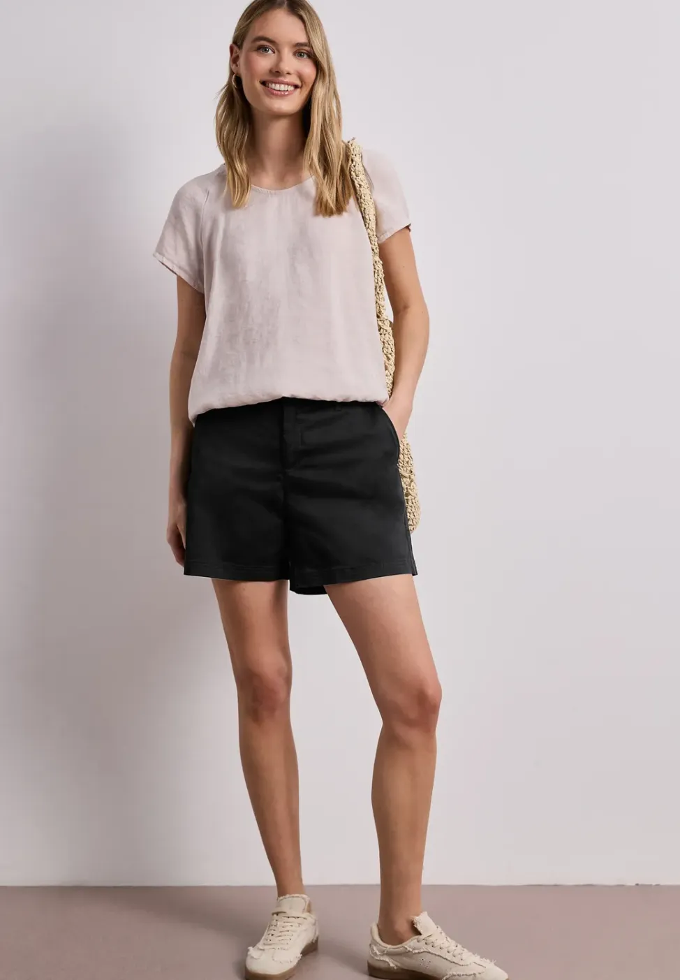 Mid Waist chino shorts in een casual pasvorm
