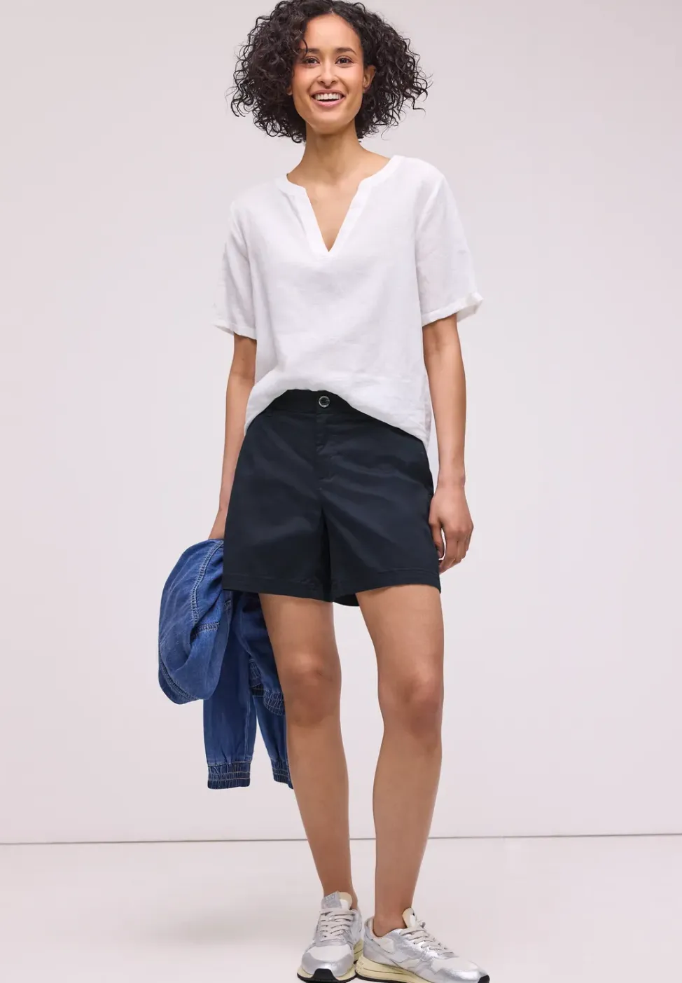 Mid Waist chino shorts in een casual pasvorm