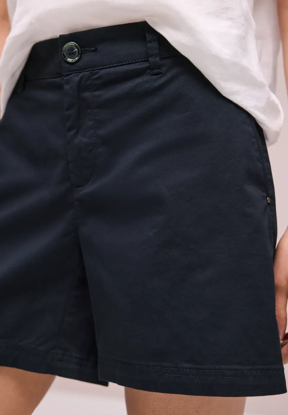Mid Waist chino shorts in een casual pasvorm