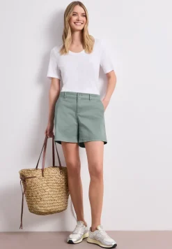Mid Waist chino shorts in een casual pasvorm