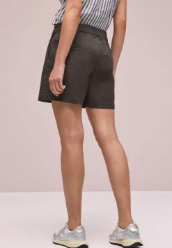 Mid Waist chino shorts in een casual pasvorm
