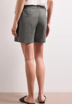 Mid Waist chino shorts in een casual pasvorm