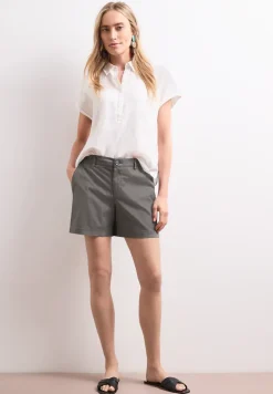 Mid Waist chino shorts in een casual pasvorm