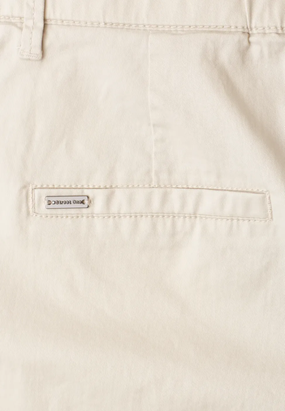 Mid Waist chino shorts in een casual pasvorm