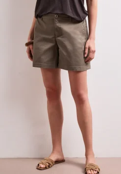 Mid Waist chino shorts in een casual pasvorm