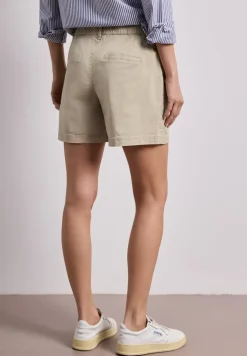 Mid Waist chino shorts in een casual pasvorm
