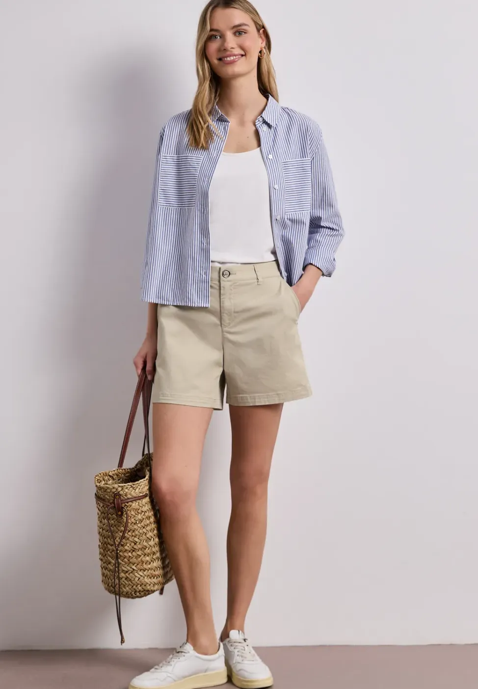 Mid Waist chino shorts in een casual pasvorm