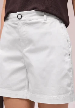 Mid Waist chino shorts in een casual pasvorm