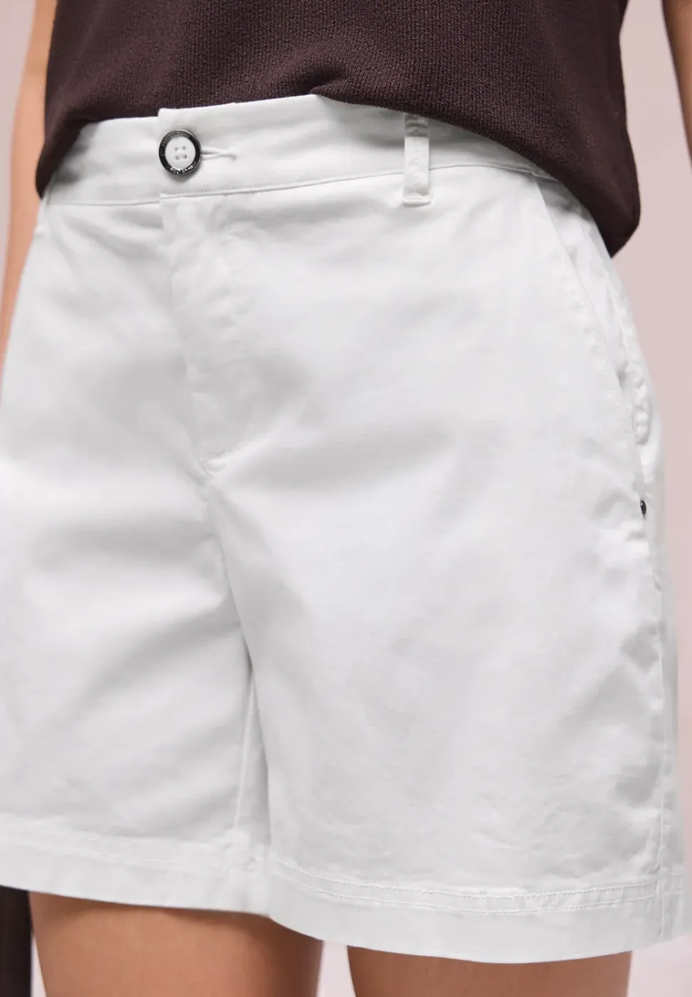 Mid Waist chino shorts in een casual pasvorm