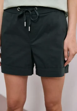 Mid Waist short in casual pasvorm
