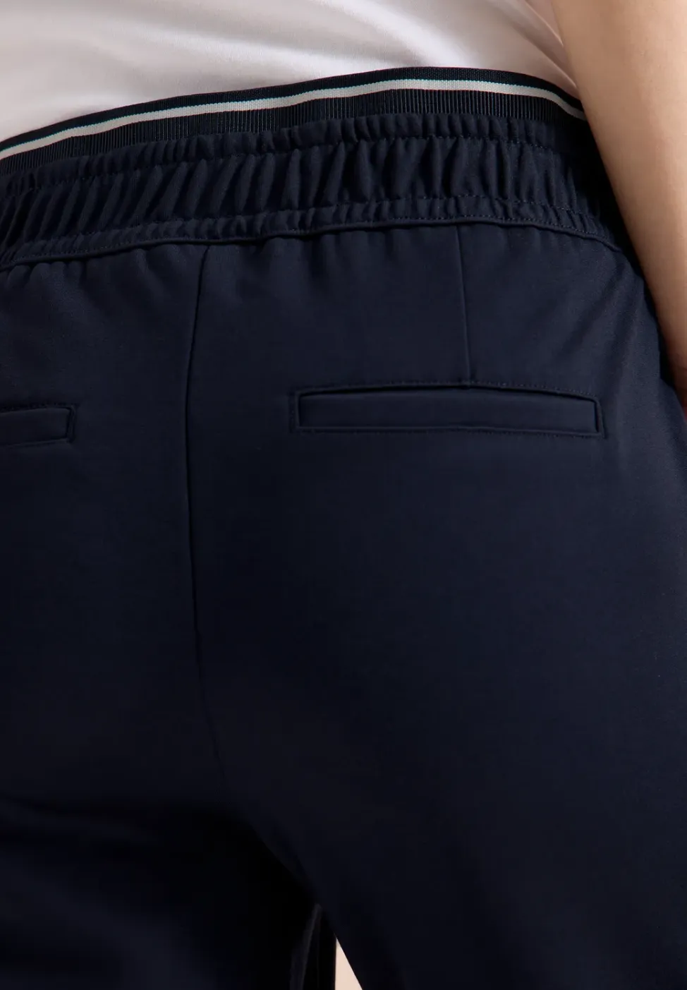 Mid Waist Slim Legs broek in casual fit