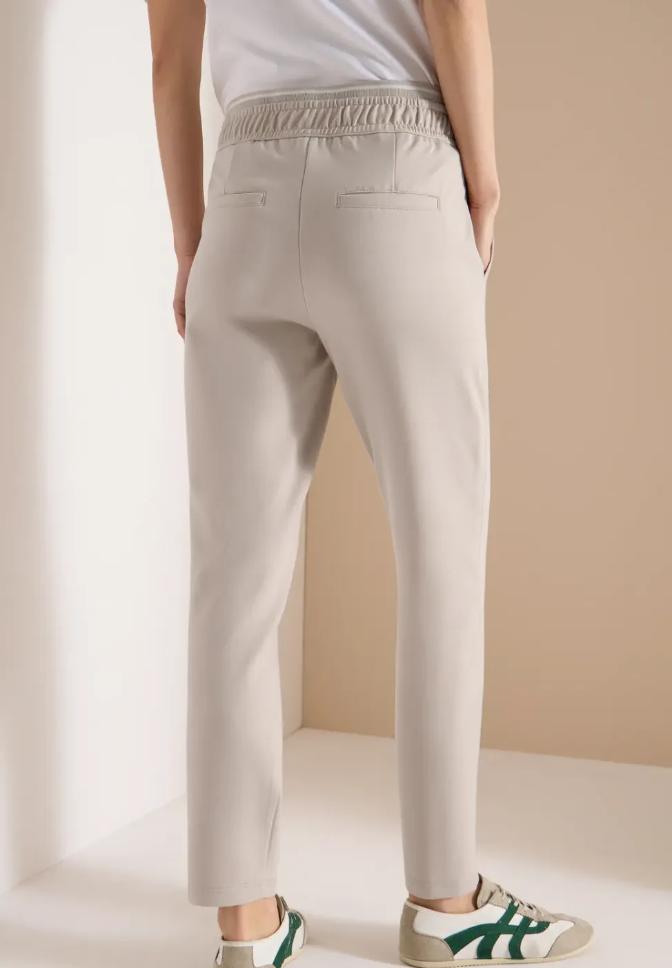 Mid Waist Slim Legs broek in casual fit