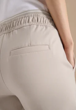 Mid Waist Slim Legs broek in casual fit