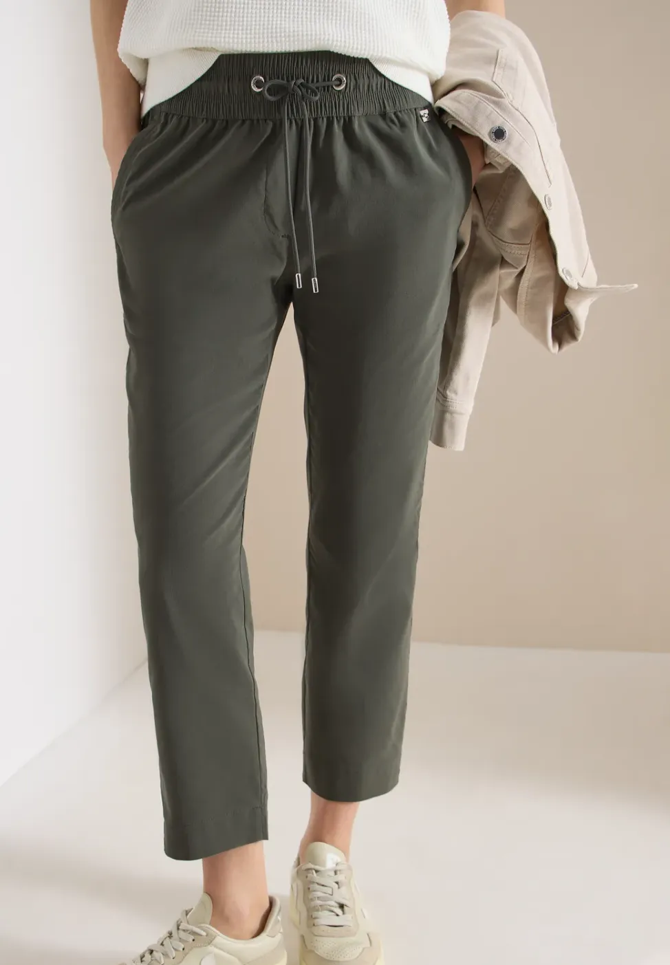 Mid Waist Slim Legs broek in casual fit