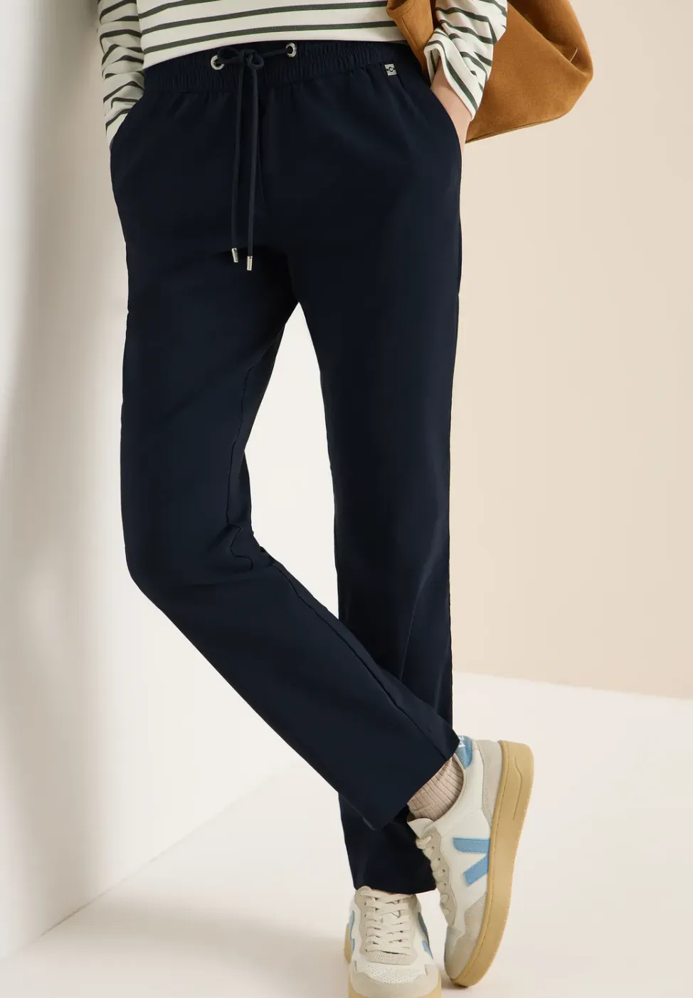 Mid Waist Slim Legs broek in casual fit