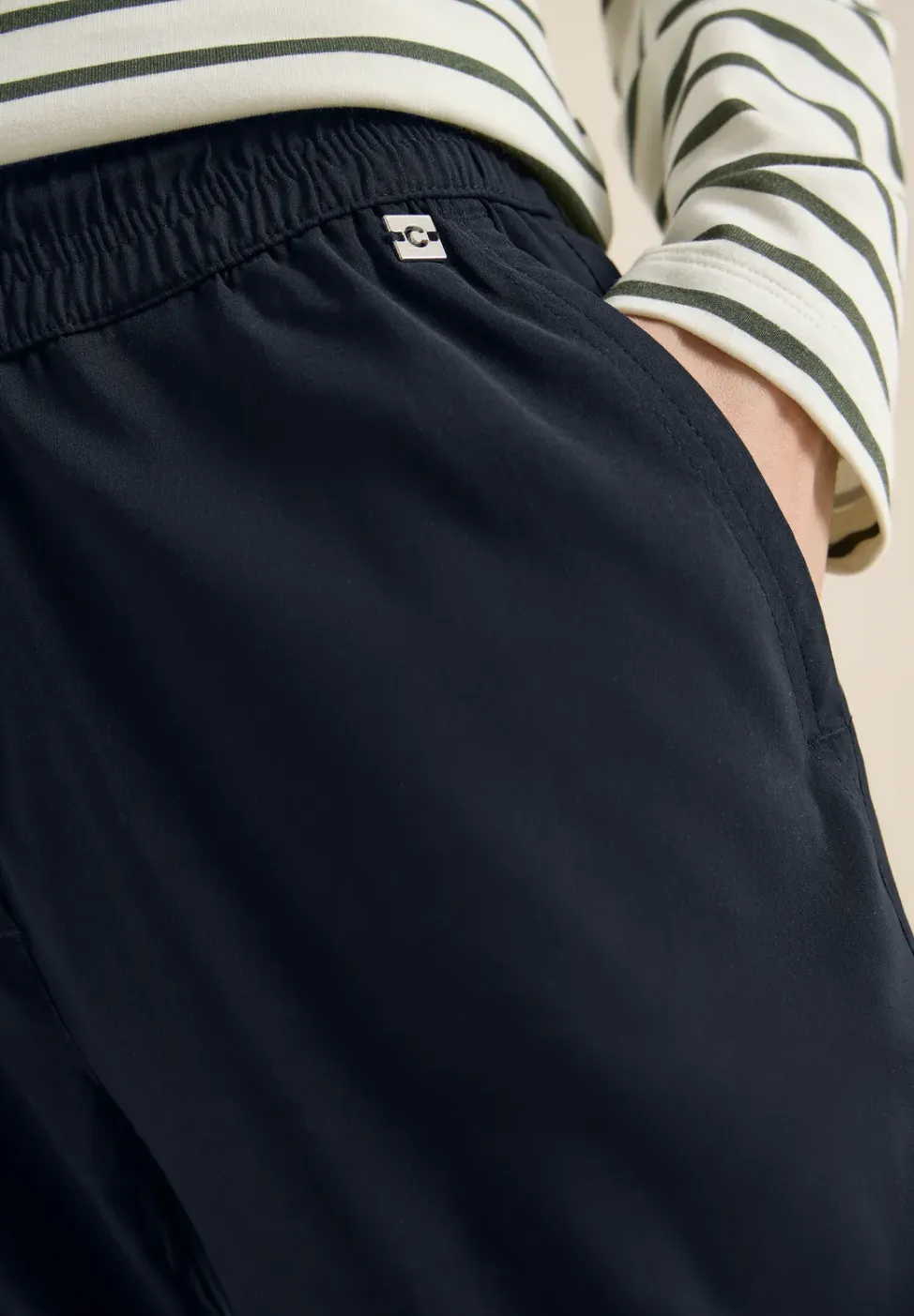Mid Waist Slim Legs broek in casual fit