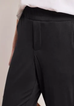 Mid Waist Slim Legs broek in Loose Fit