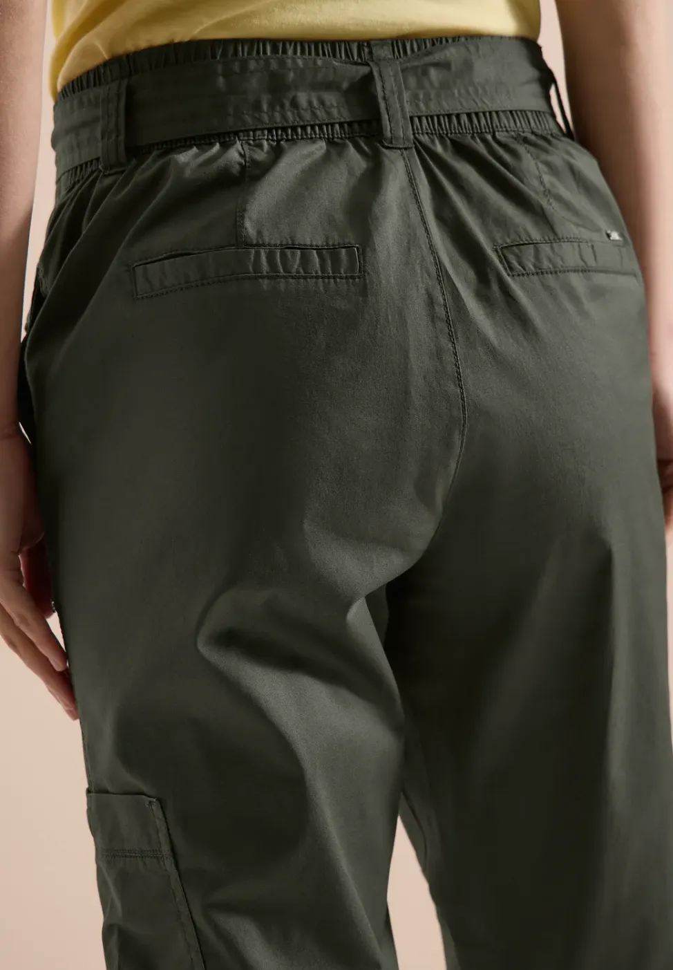 Mid Waist Slim Legs broek in Loose Fit