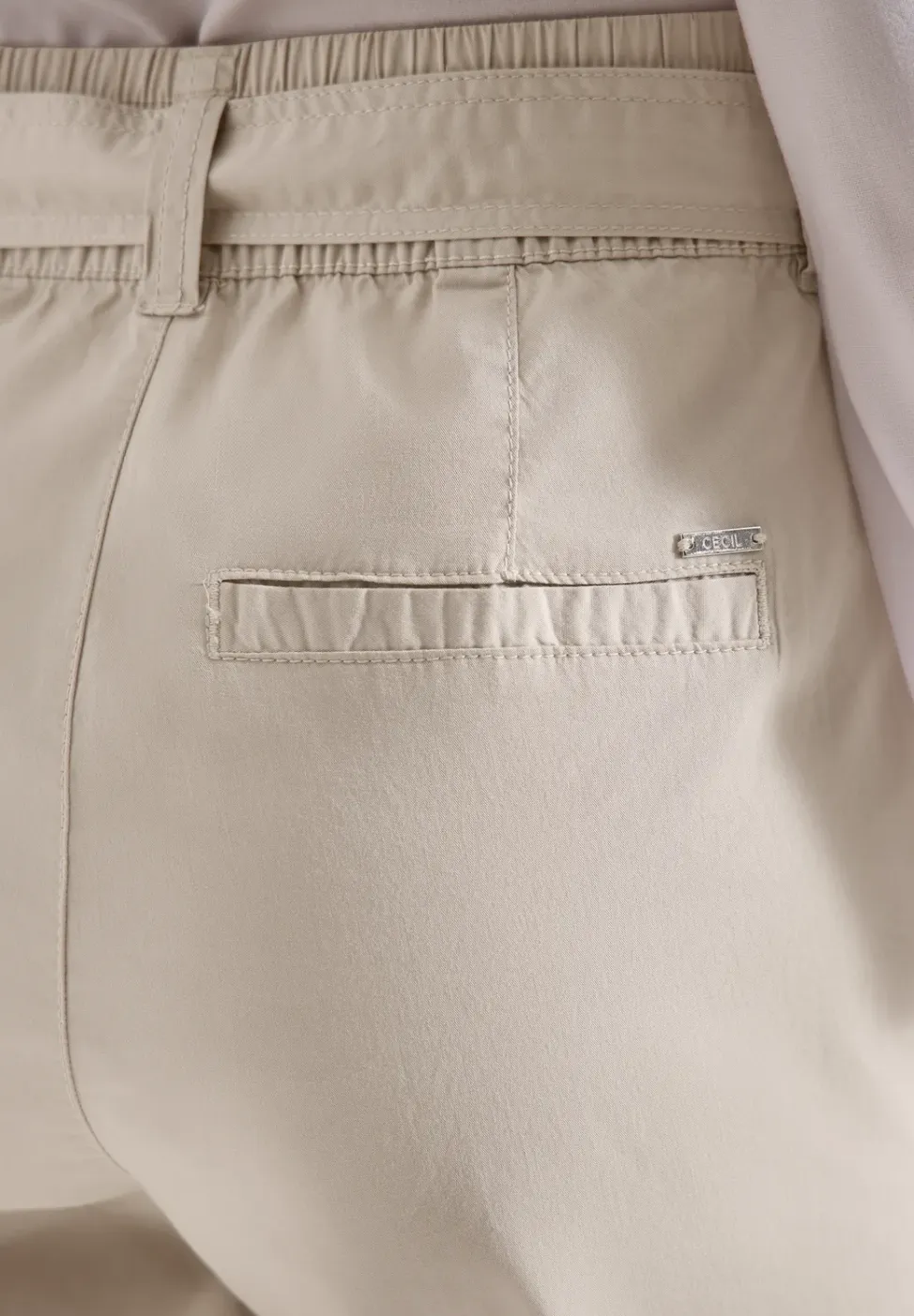 Mid Waist Slim Legs broek in Loose Fit