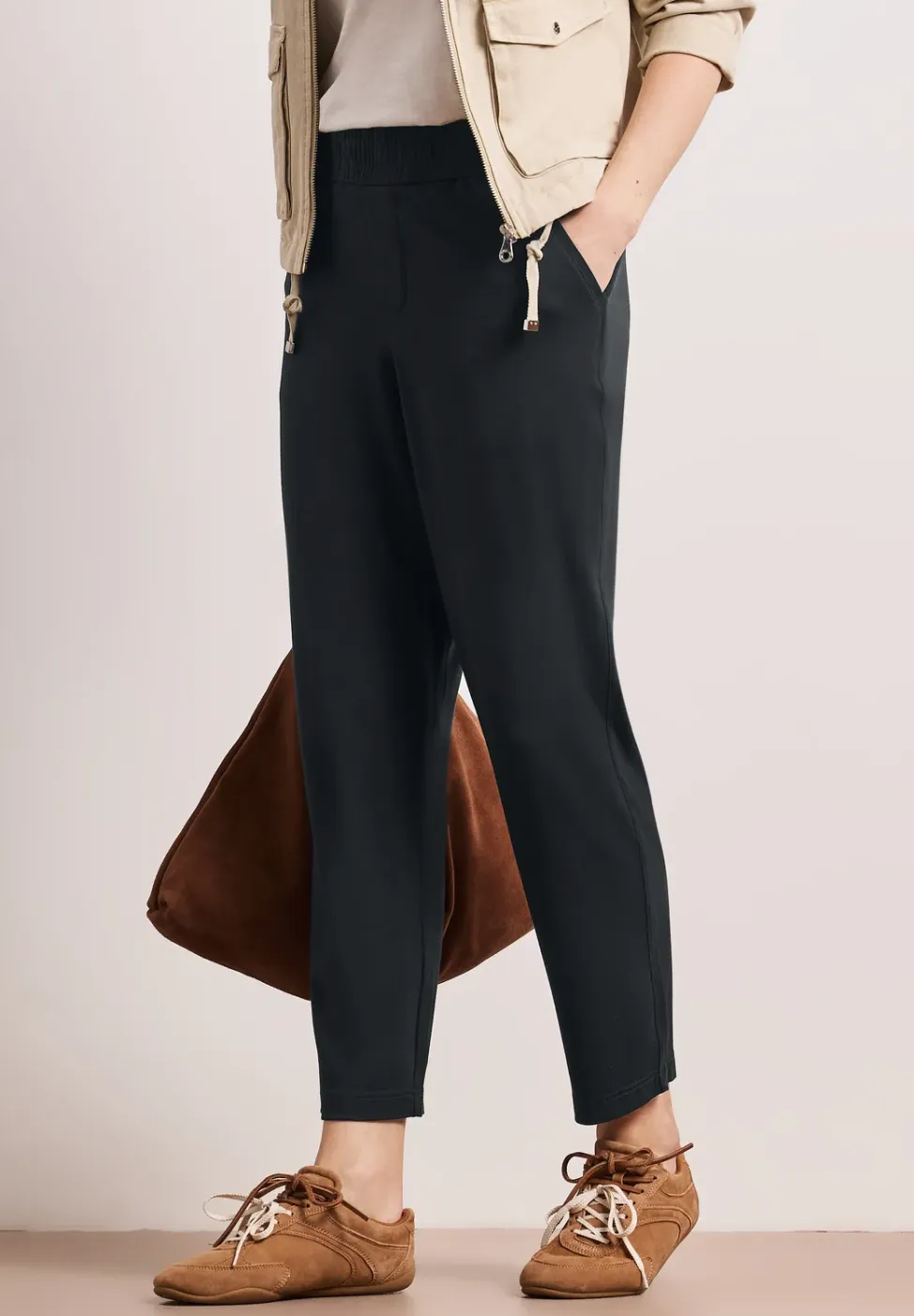 Mid Waist Slim Legs broek in Loose Fit