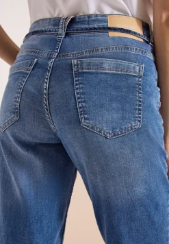 Mid Waist Slim Legs jeans in casual fit