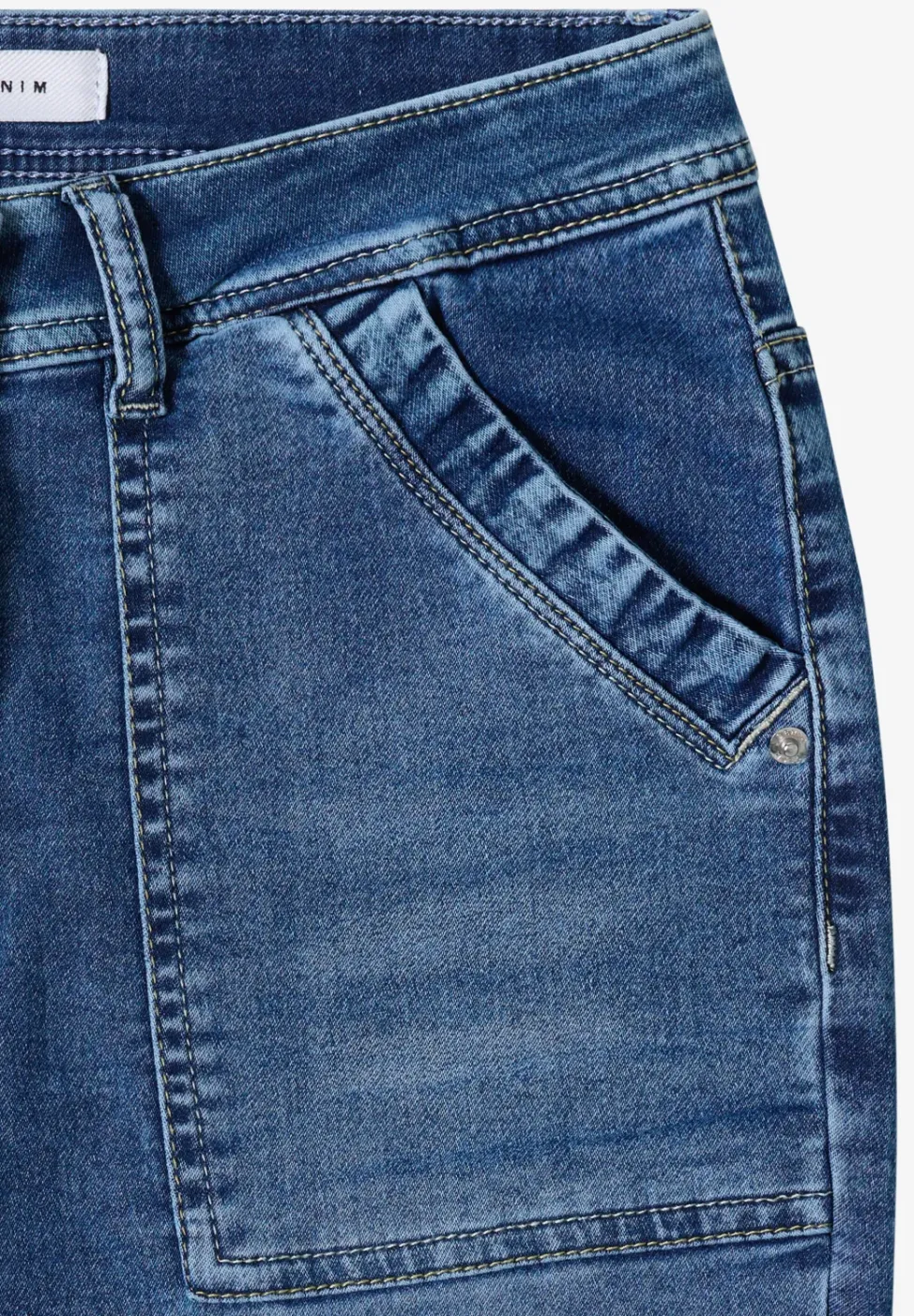 Mid Waist Slim Legs jeans in casual fit