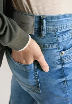 Mid Waist Slim Legs jeans in casual fit