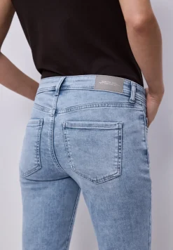 Mid Waist Slim Legs jeans in Slim Fit