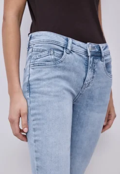Mid Waist Slim Legs jeans in Slim Fit
