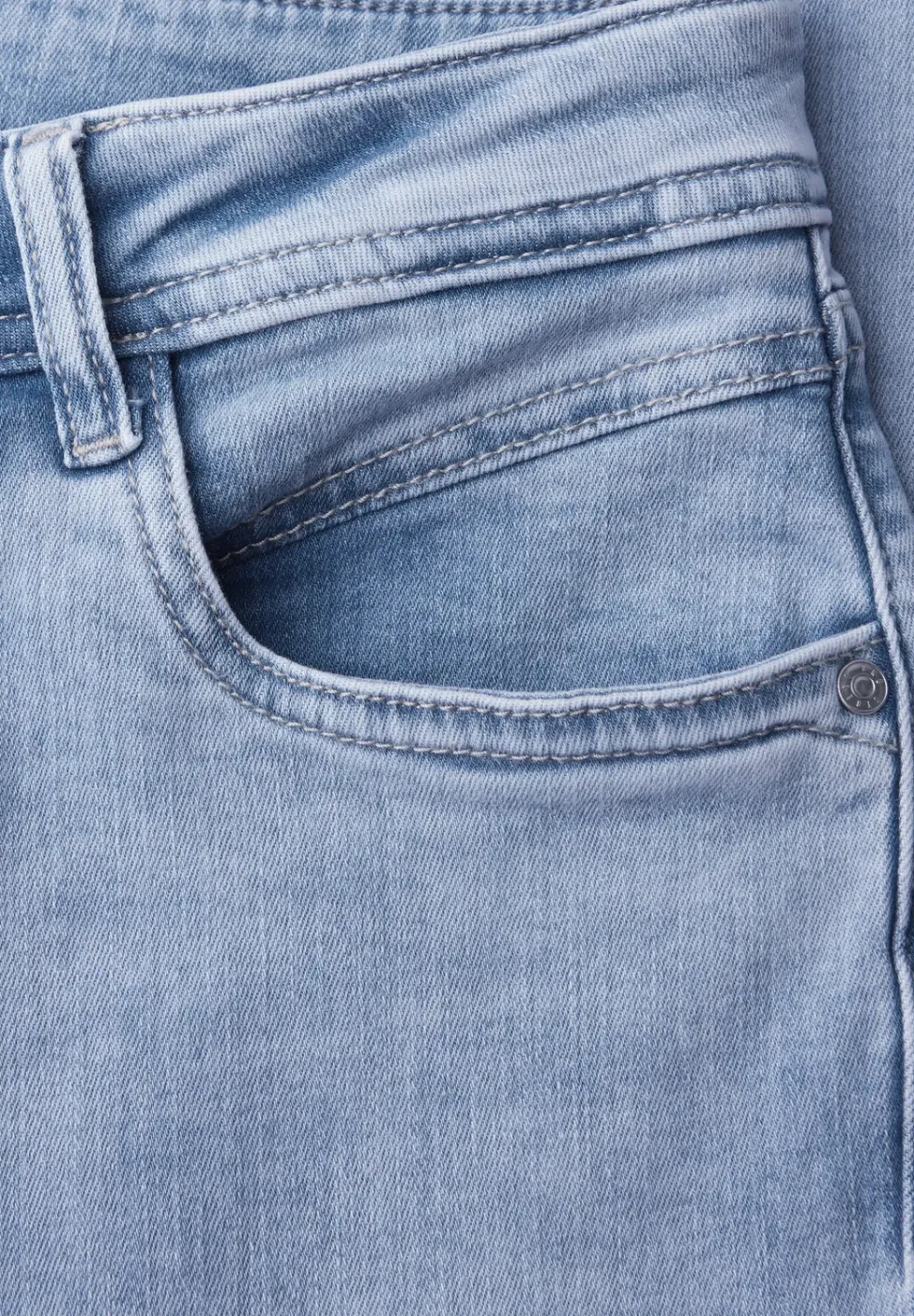Mid Waist Slim Legs jeans in Slim Fit