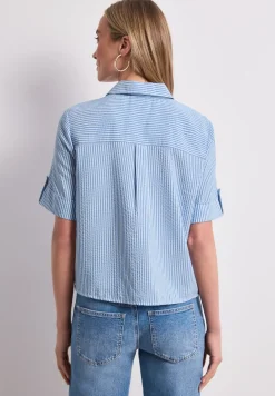 Overhemdblouse met korte mouwen en omgeslagen details