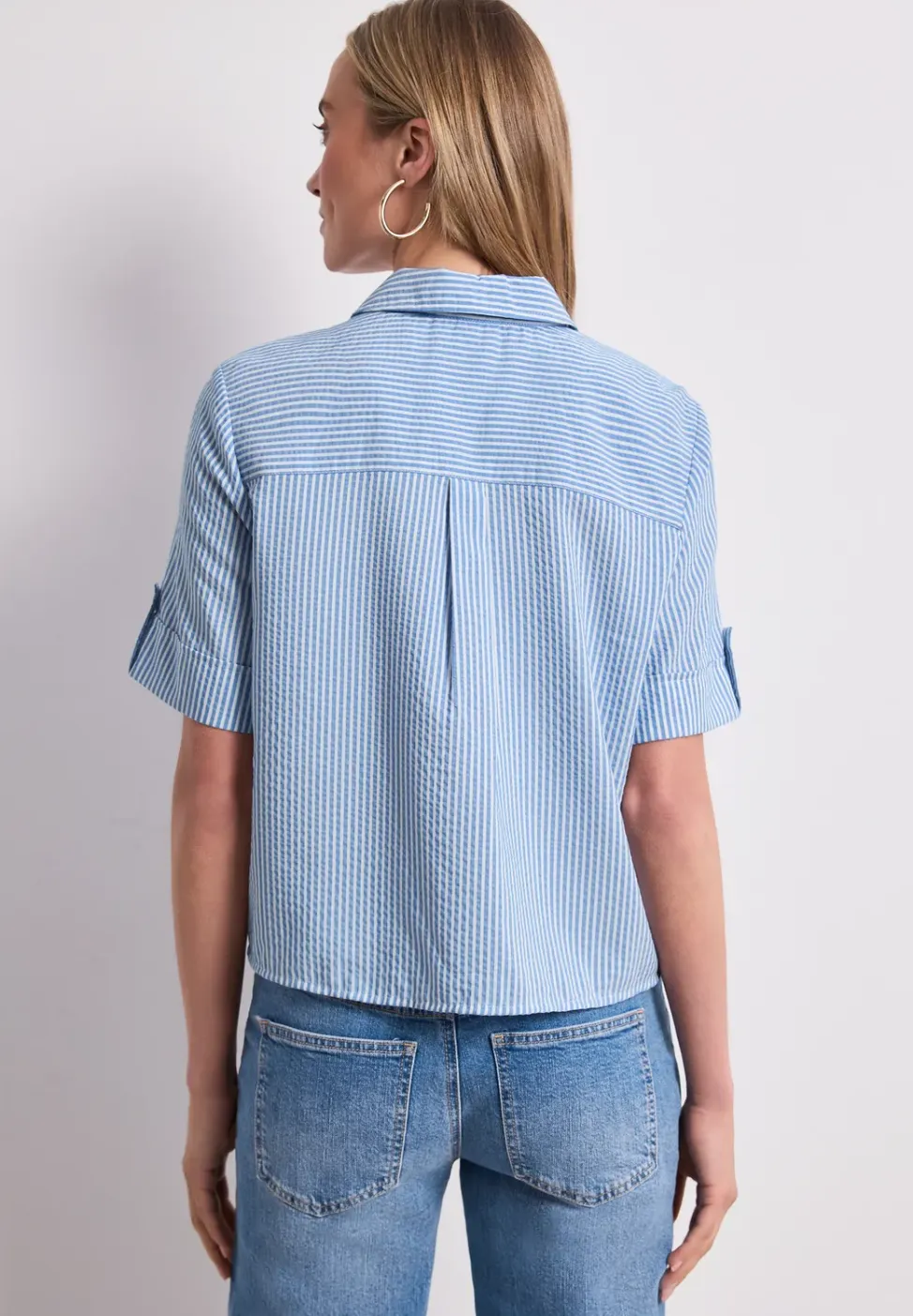 Overhemdblouse met korte mouwen en omgeslagen details
