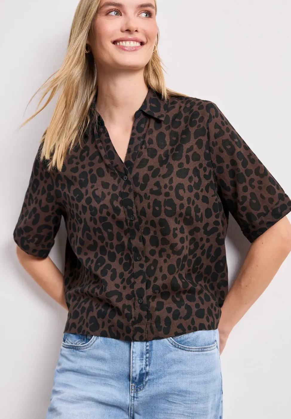 Overhemdblouse met korte mouwen en leopatroon