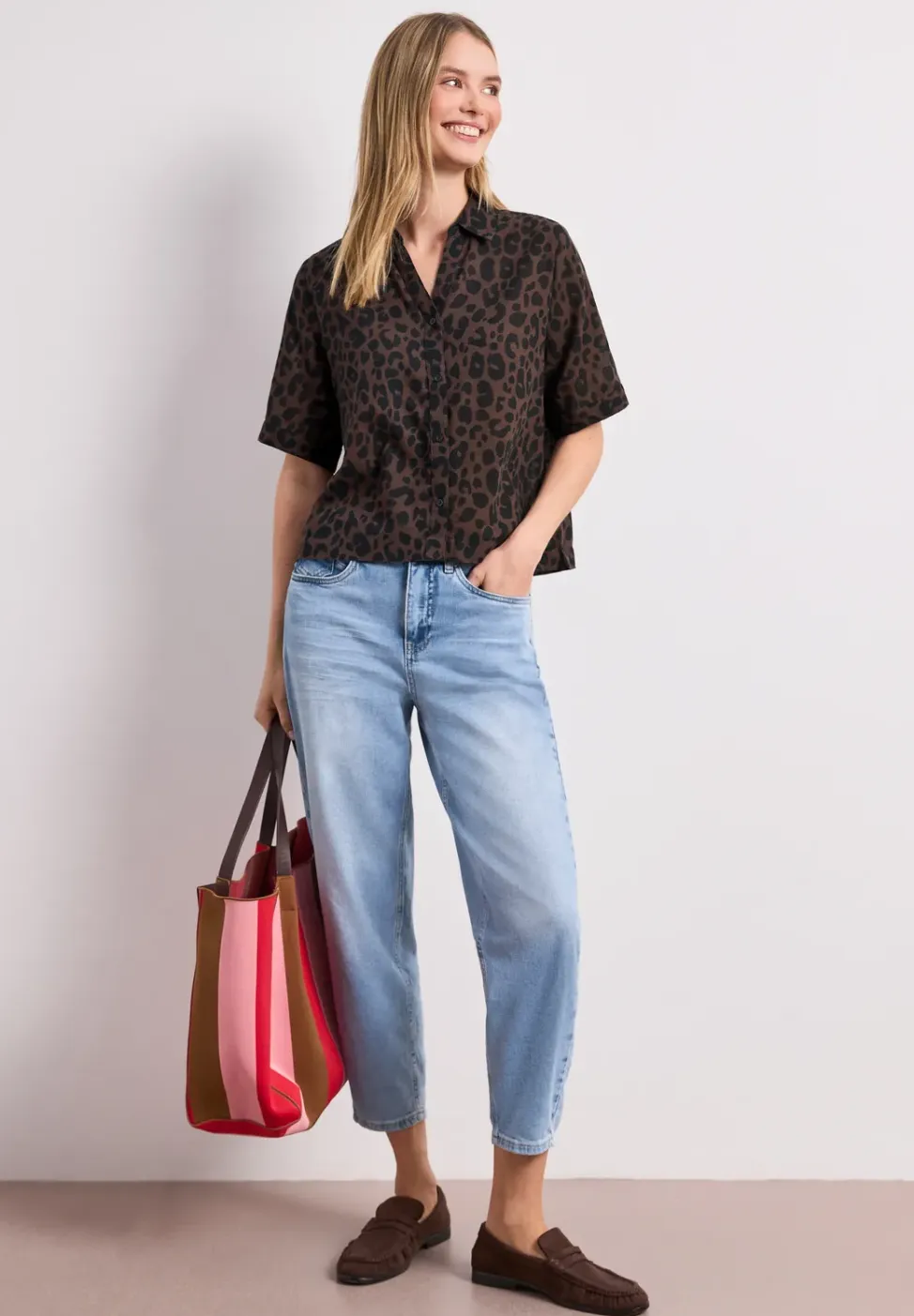 Overhemdblouse met korte mouwen en leopatroon