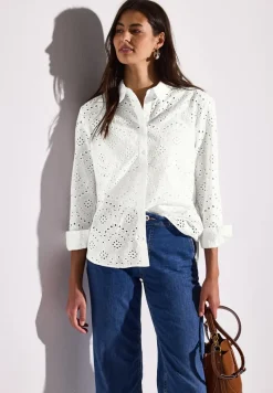 Overhemdblouse met oogjesborduursel
