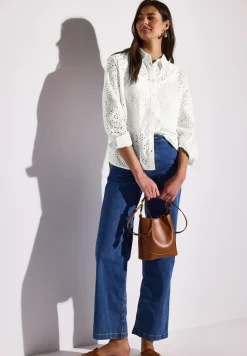 Overhemdblouse met oogjesborduursel