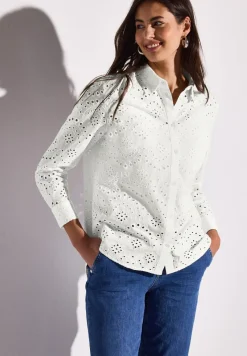 Overhemdblouse met oogjesborduursel
