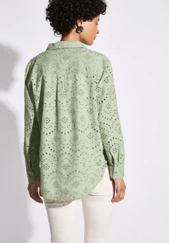 Overhemdblouse met oogjesborduursel