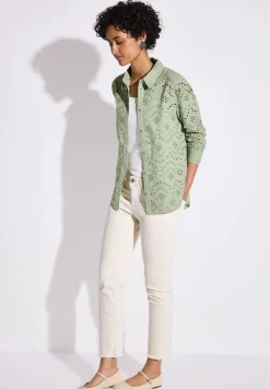 Overhemdblouse met oogjesborduursel